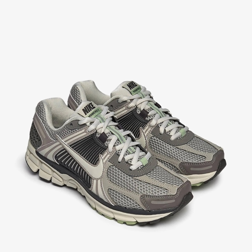 NWOT Nike Vomero 5 Cobblestone